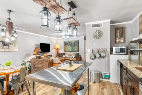 Salt Block - The Rustic Suite 1 Bed and Breakfast in Bandera