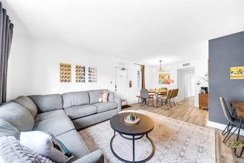 Stylish - Water View Condo - Palm Wave Says Apartment in Coconut Creek