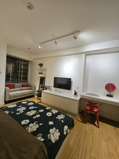 TV and multimedia, Living room, Photo of the whole room, Bedroom