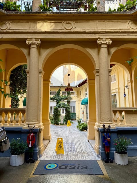 Property building, Facade/entrance, Garden, Garden view