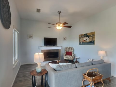 Splish Splash Oasis House in Hitchcock