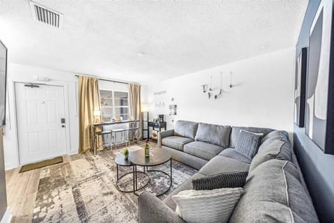 Water Front Condo - First Floor - Palm Wave Says Apartment in Coconut Creek