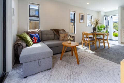 Living room, Decorative detail, Seating area, Dining area