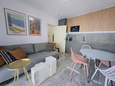 Kitchen or kitchenette, Seating area