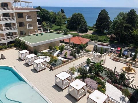 Bird's eye view, Swimming pool, sunbed