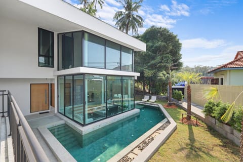Property building, Garden, Garden view, Pool view, Swimming pool, sunbed