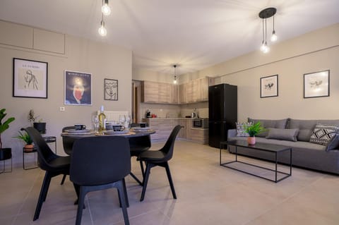 Kitchen or kitchenette, Living room, Seating area, Dining area