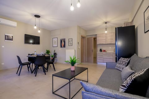 TV and multimedia, Living room, Seating area, Dining area, Evening entertainment, air conditioner