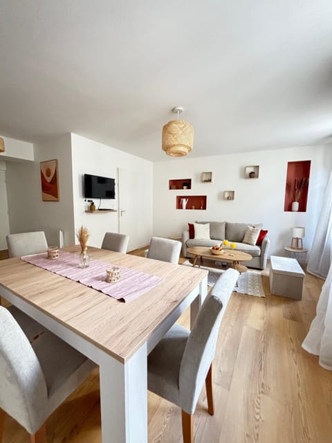 Living room, Dining area