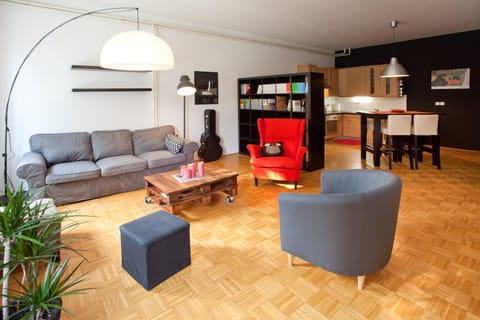 Library, Kitchen or kitchenette, Living room, Dining area, internet