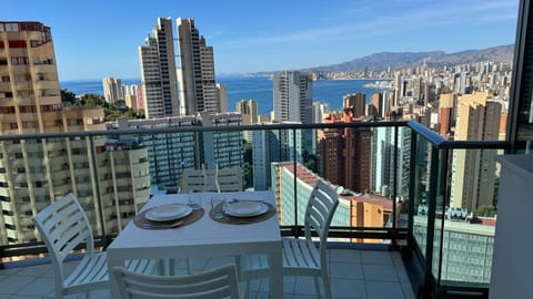 View (from property/room), Balcony/Terrace, City view, Sea view