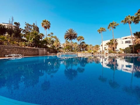 Property building, Day, Natural landscape, Pool view, sunbed