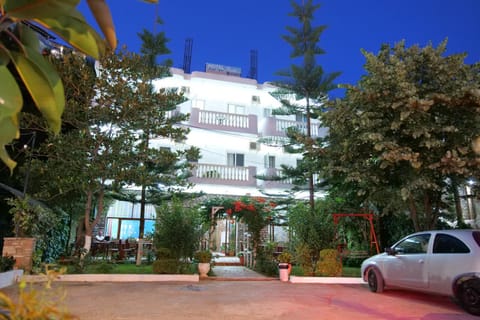 Property building, Garden view, Parking