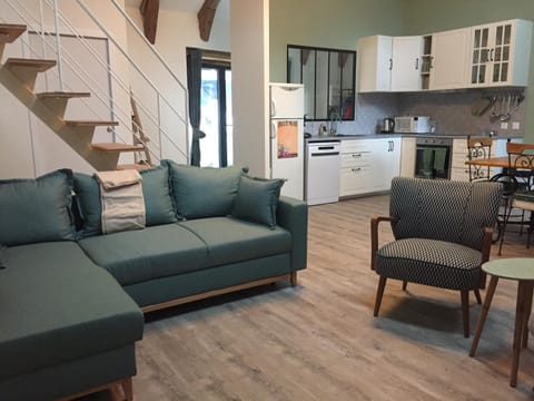 Kitchen or kitchenette, Living room