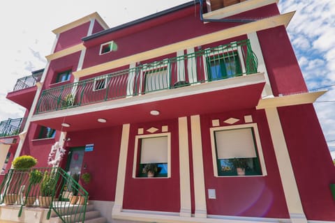 Property building, Balcony/Terrace, acessibility