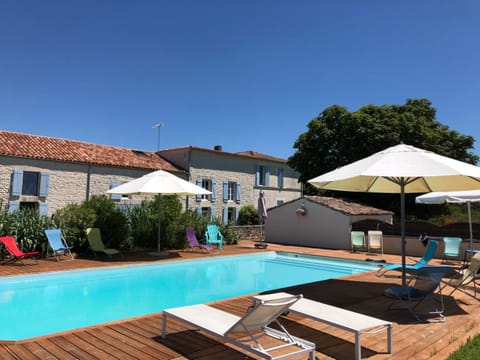 Swimming pool, sunbed