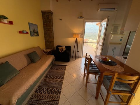 TV and multimedia, Kitchen or kitchenette, Living room, Seating area, Dining area, air conditioner