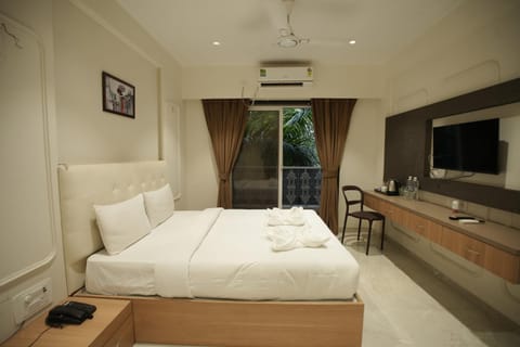 Bed, View (from property/room)