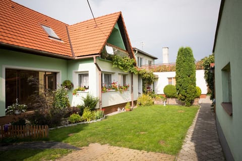 Property building, Facade/entrance, Garden