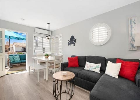 Balboa Paradise - Renovated Coastal Haven House in Balboa Island