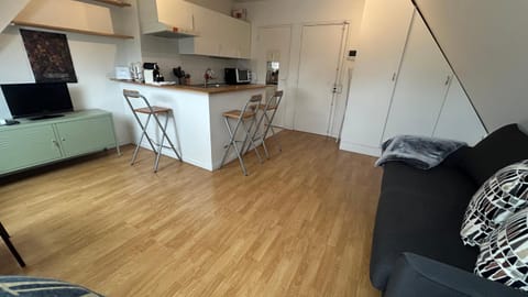 TV and multimedia, Kitchen or kitchenette, Living room