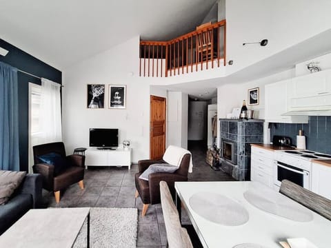 TV and multimedia, Kitchen or kitchenette, Living room, Photo of the whole room, Seating area, Dining area