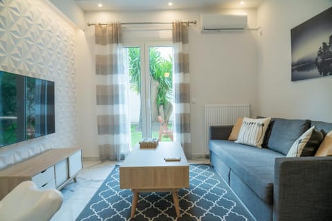TV and multimedia, Living room, Seating area, air conditioner