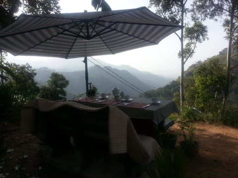 Day, Dining area
