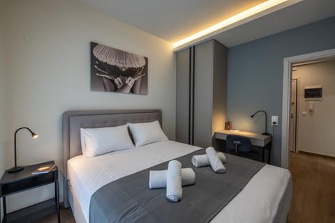 Bed, Photo of the whole room, Decorative detail, Bedroom, towels, wardrobe