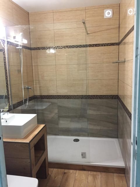 Shower, Bathroom