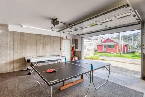 The ViewMaster - Meredith Lodging House in Rockaway Beach