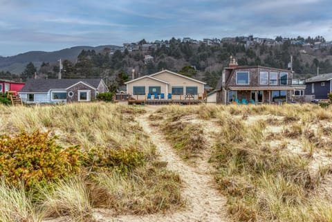 The ViewMaster - Meredith Lodging House in Rockaway Beach