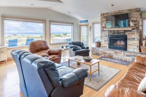 The ViewMaster - Meredith Lodging House in Rockaway Beach