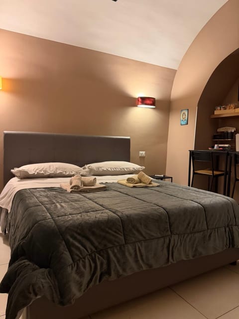 Bed, Bedroom, towels, air conditioner