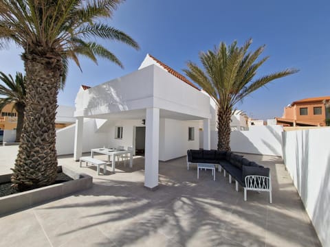 Property building, Patio, Dining area