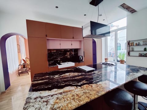 Property building, Kitchen or kitchenette, Kitchen or kitchenette, Banquet/Function facilities, Area and facilities, minibar, pet friendly