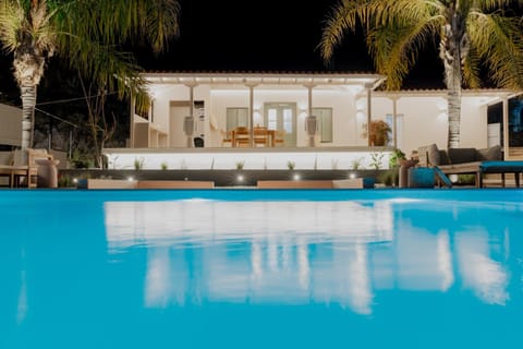 Property building, Pool view, Swimming pool, sunbed