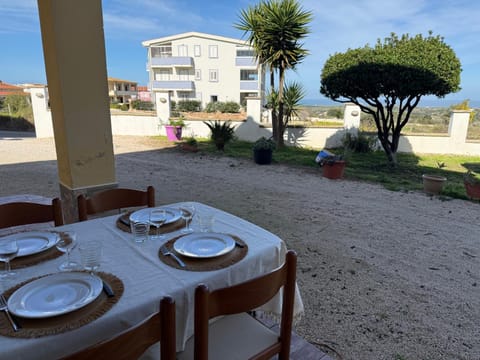Valledoria Holiday Apartment - Piano Terra con Giardino Privato Apartment in Sardinia