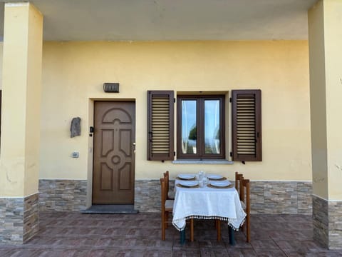 Valledoria Holiday Apartment - Piano Terra con Giardino Privato Apartment in Sardinia