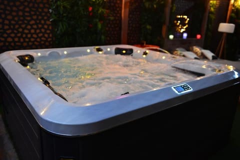 Suite Luxure : Nîmes, France Apartment in Nimes