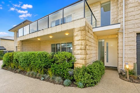 Patio, Facade/entrance, Garden, Balcony/Terrace