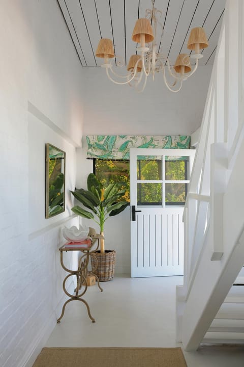 Best of Both! Mountain and Sea View Home. House in Hermanus