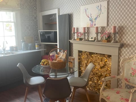 Georgian city apartment at Thomas Street double bedroom and two single trundle beds Apartment in Bath