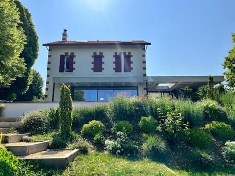 Property building, Spring, Day, Garden, Garden view