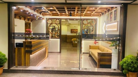 Communal lounge/ TV room, Lobby or reception