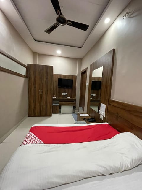 Bed, TV and multimedia, Photo of the whole room, Bedroom, wardrobe