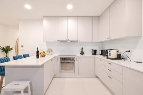 Coffee/tea facilities, Kitchen or kitchenette, dishwasher, minibar, oven, pet friendly, stove, toaster