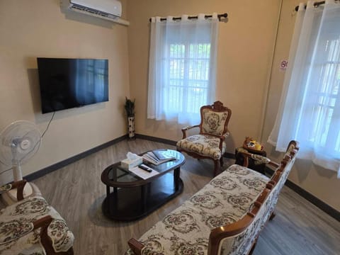 Communal lounge/ TV room, TV and multimedia, Living room, Photo of the whole room, Seating area, Evening entertainment, air conditioner