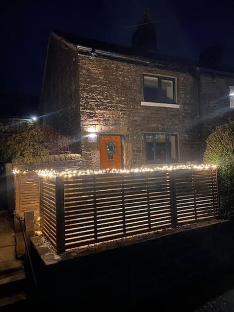 Pretty little cottage in the peaks House in High Peak District