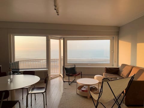 Day, Natural landscape, View (from property/room), Living room, Seating area, Dining area, Sea view, Sunset